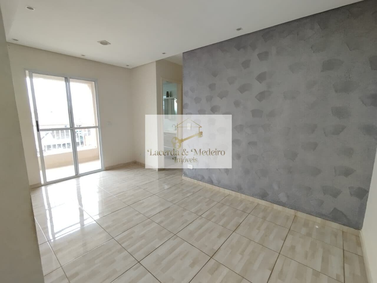 Aluga-se apartamento 02 Dormitórios - Jardim São Luis.