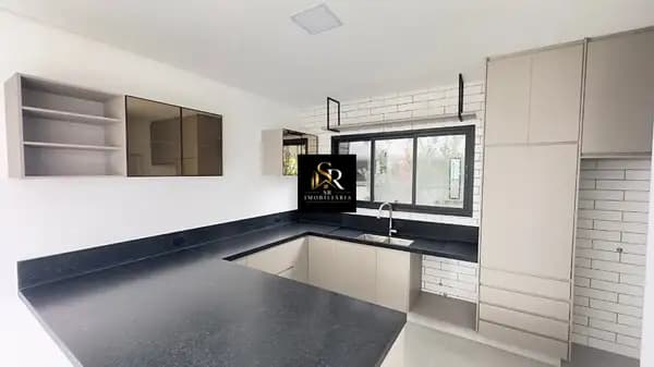 Casa Alto Padrão Casa · 350m² · 4 quartos · 4 vagas