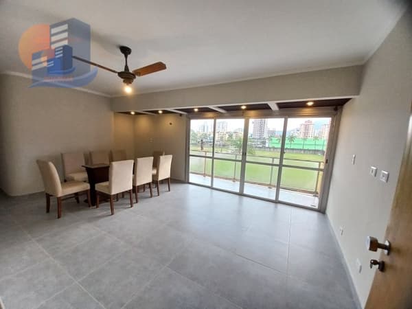 Apartamento Amplo Localizado a 500 metros da Praia na Enseada.