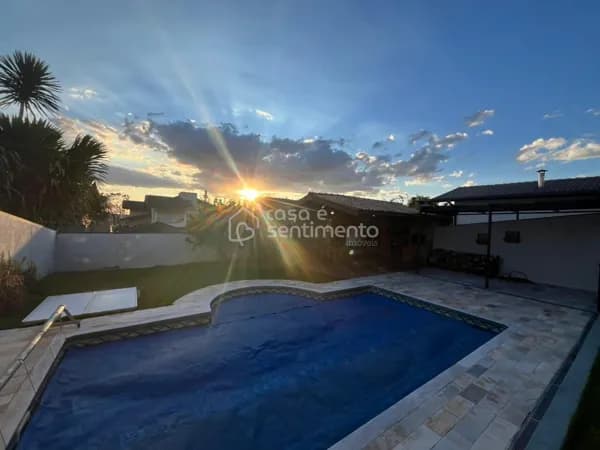 CASA TÉRREA COM 3 SUÍTES PISCINA À VENDA NO CONDOMÍNIO ALPES DE VINHEDO - VINHEDO - SP