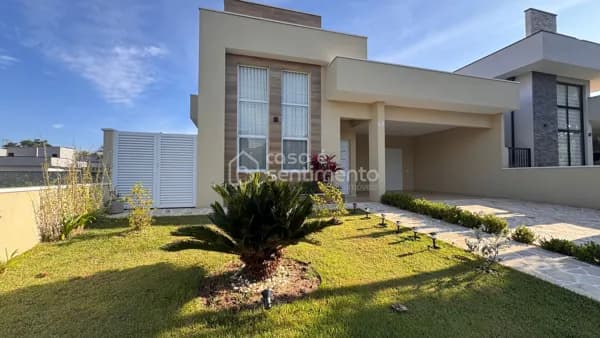 Casa térrea à venda no Condomínio Bosque dos Cambarás, em Valinhos/SP