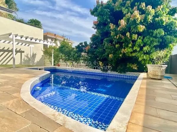 Casa á Venda, com 4 quartos, 2 suítes, Piscina Aquecida, condomínio Recanto dos Paturis, bairroBosque, Vinhedo/SP