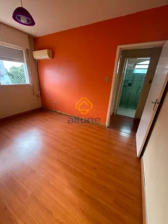 Apartamento central , ponta de bloco, ensolarado e desocupado !!