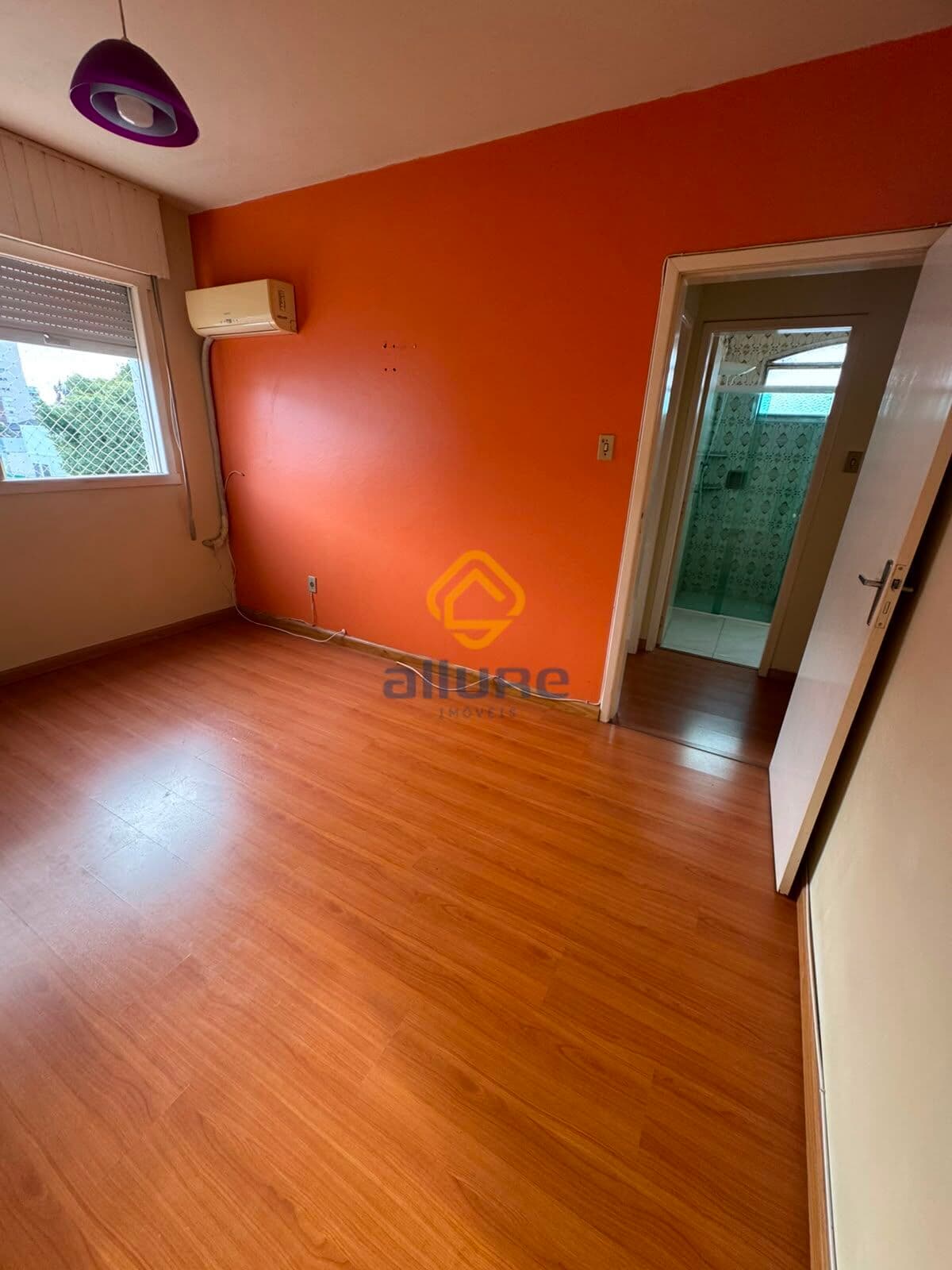 Apartamento central , ponta de bloco, ensolarado e desocupado !!