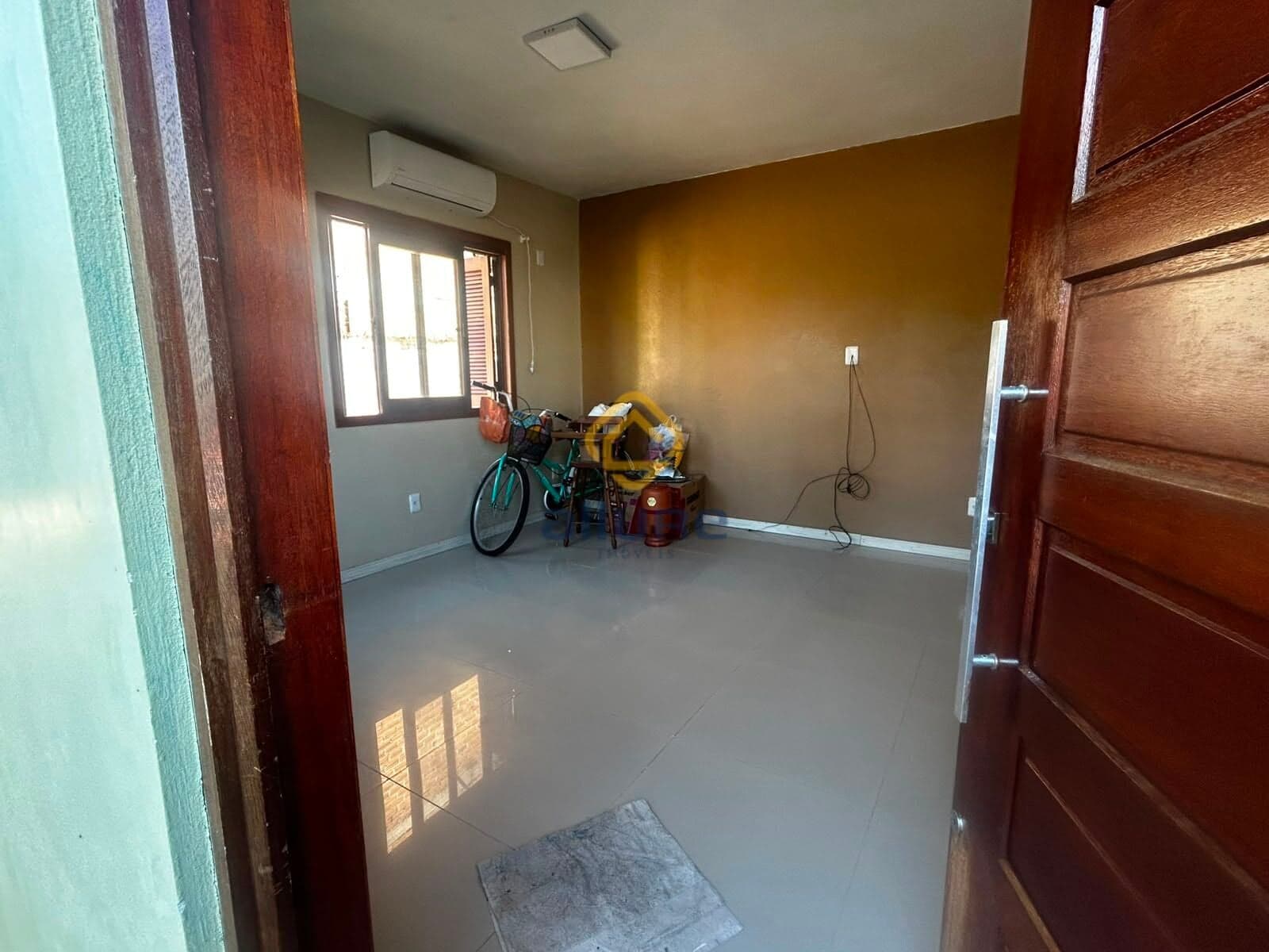 Casa com garagem, excelente custo beneficio !