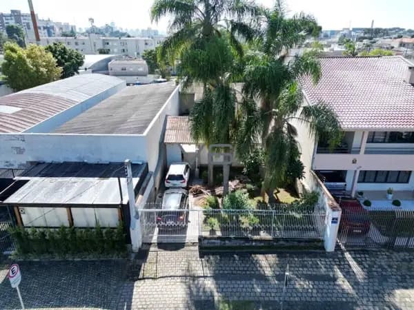 Terreno com 243m² privativos, no Água Verde, Curitiba - PR.