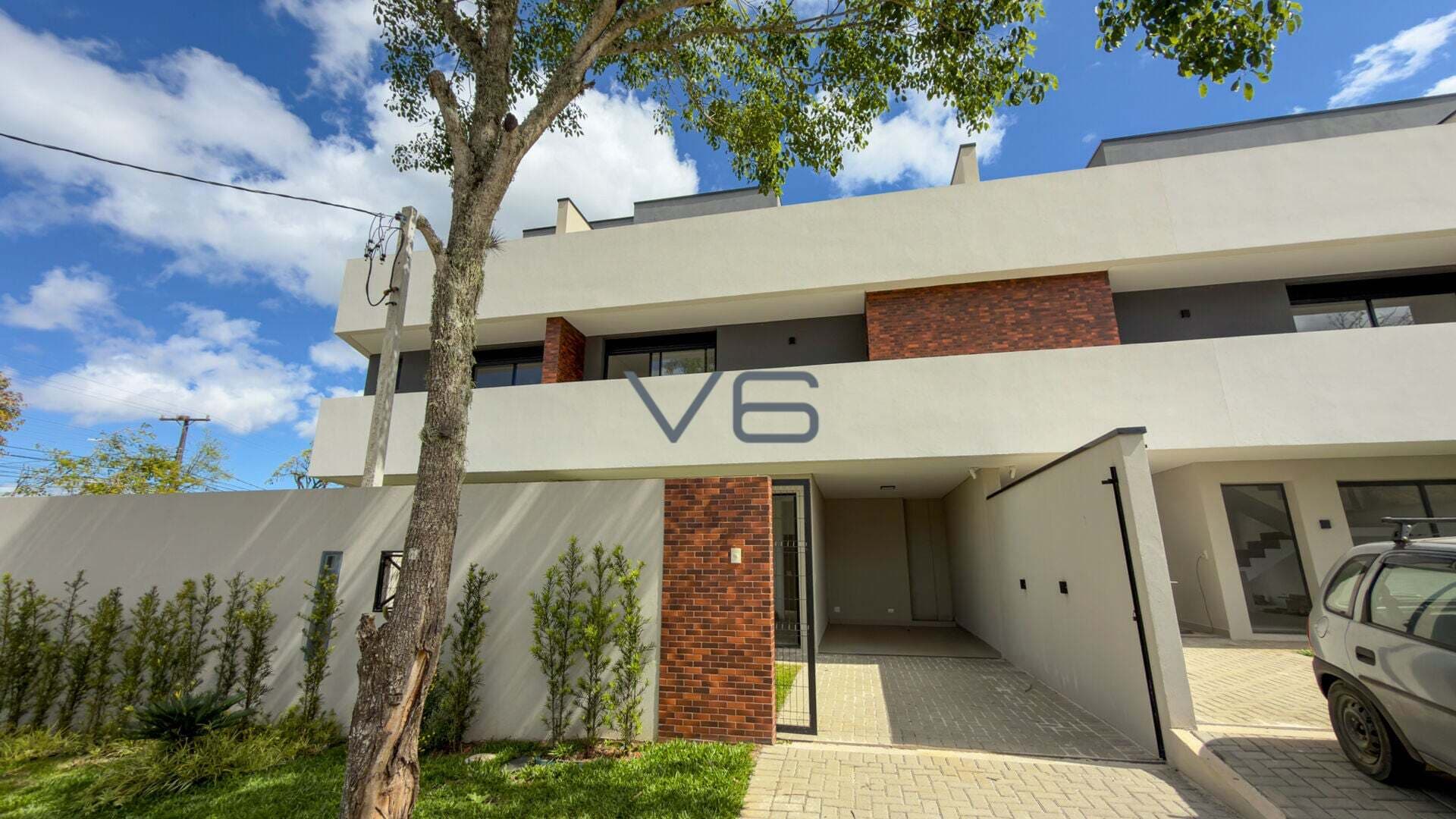 Sobrado com 3 Quartos, 1 Suíte, 2 Vagas de Garagem, 194,37m² Privativos, no Santa Felicidade, Curitiba-PR.
