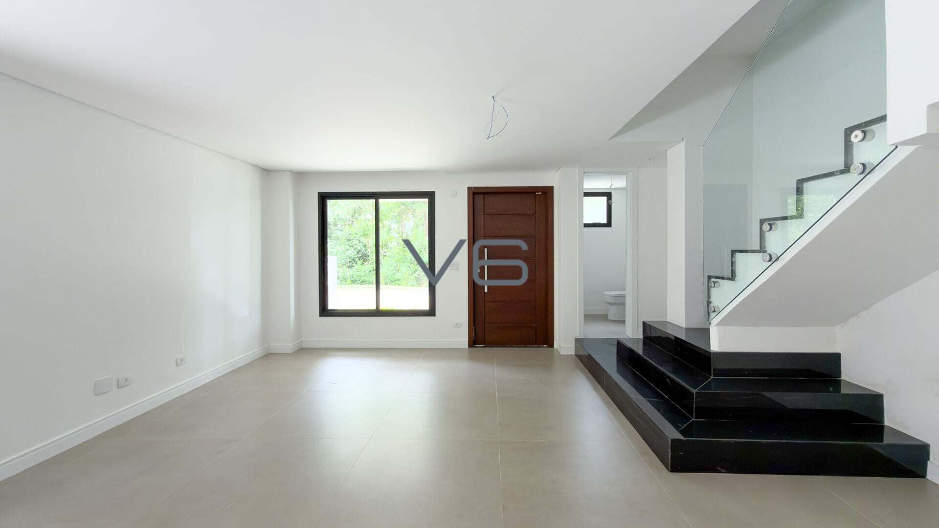 Casa Alto Padrão com 150m² privativos, 3 quartos, 2 vagas de garagem, no Santa Cândida, Curitiba - PR.