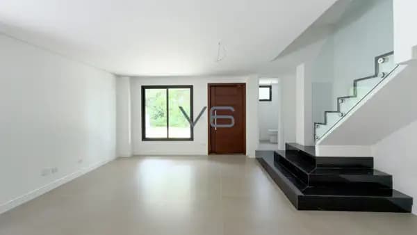 Casa Alto Padrão com 150m² privativos, 3 quartos, 2 vagas de garagem, no Santa Cândida, Curitiba - PR.