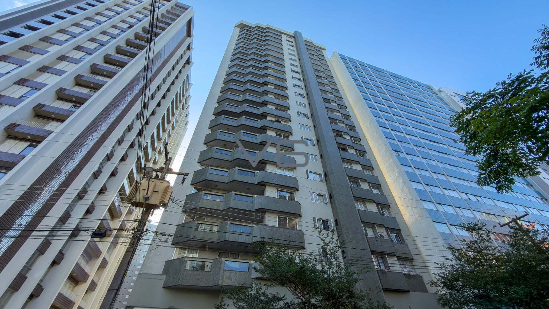 Apartamento Alto Padrão com 4 quartos, 251,8m² privativos e 2 vagas de garagem no Água Verde, Curitiba - PR.
