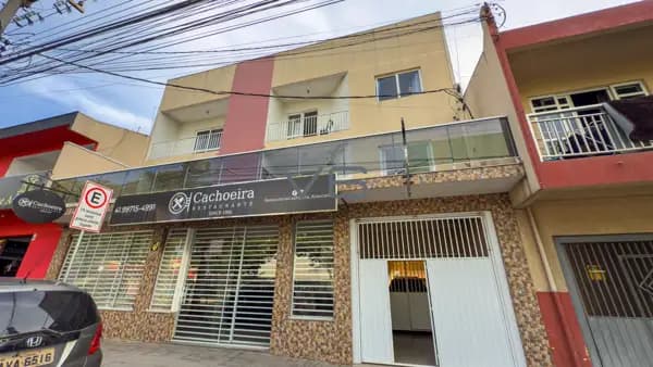 Loja Ponto Comercial com 450 m² privativos, 6 dormitórios, 7 vagas de garagem, no Iguaçu, Araucária - PR.