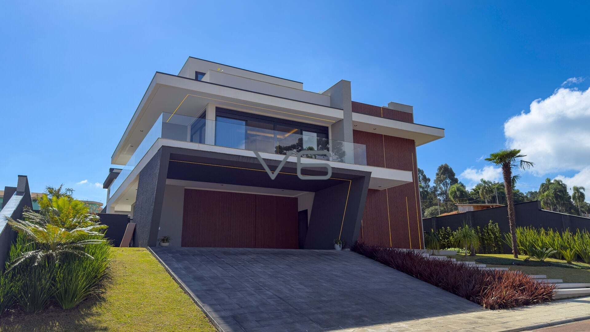 Casa alto padrão em condomínio com 4 quartos, 650 m² privativos, 5 vagas de garagem