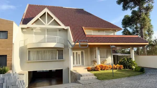 Casa Alto Padrão em Condomínio com 579m² privativos, 4 quartos, 4 vagas de garagem, no Seminário, Curitiba - PR.