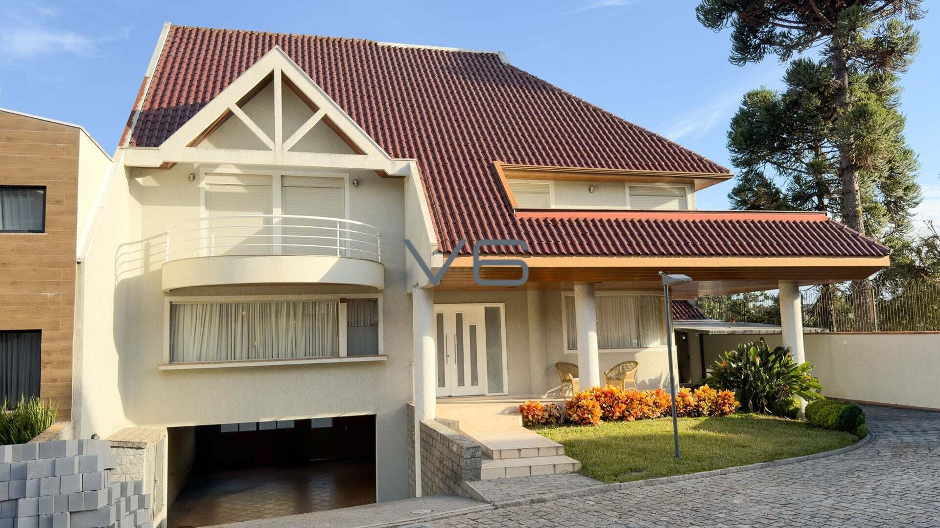 Casa Alto Padrão em Condomínio com 579m² privativos, 4 quartos, 4 vagas de garagem, no Seminário, Curitiba - PR.