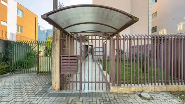 Apartamento Padrão - 4 Quartos - 2 Banheiros - 1 Vaga de garagem - 95m² privativos, no bairro Água Verde, Curitiba - PR