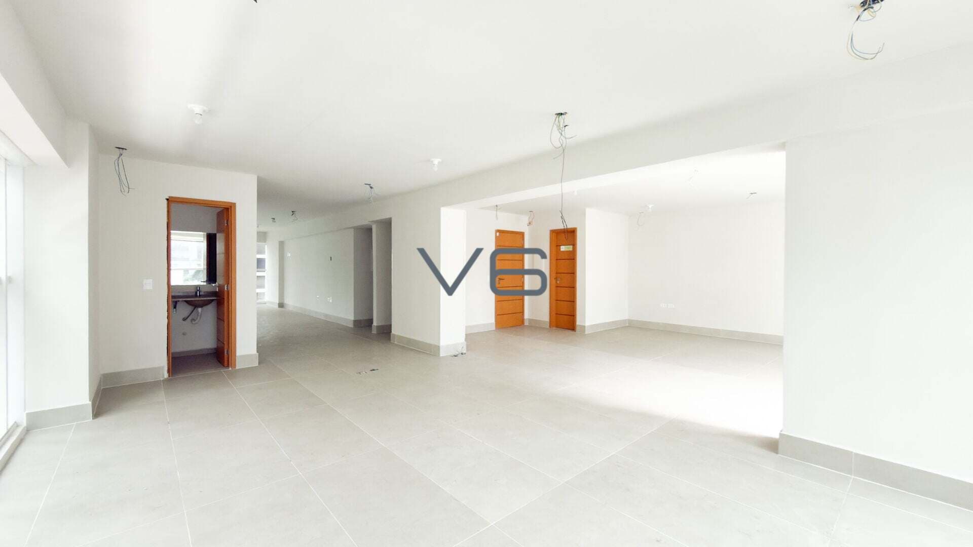 Sala Comercial Padrão com 147m² no Batel, Curitiba-PR.