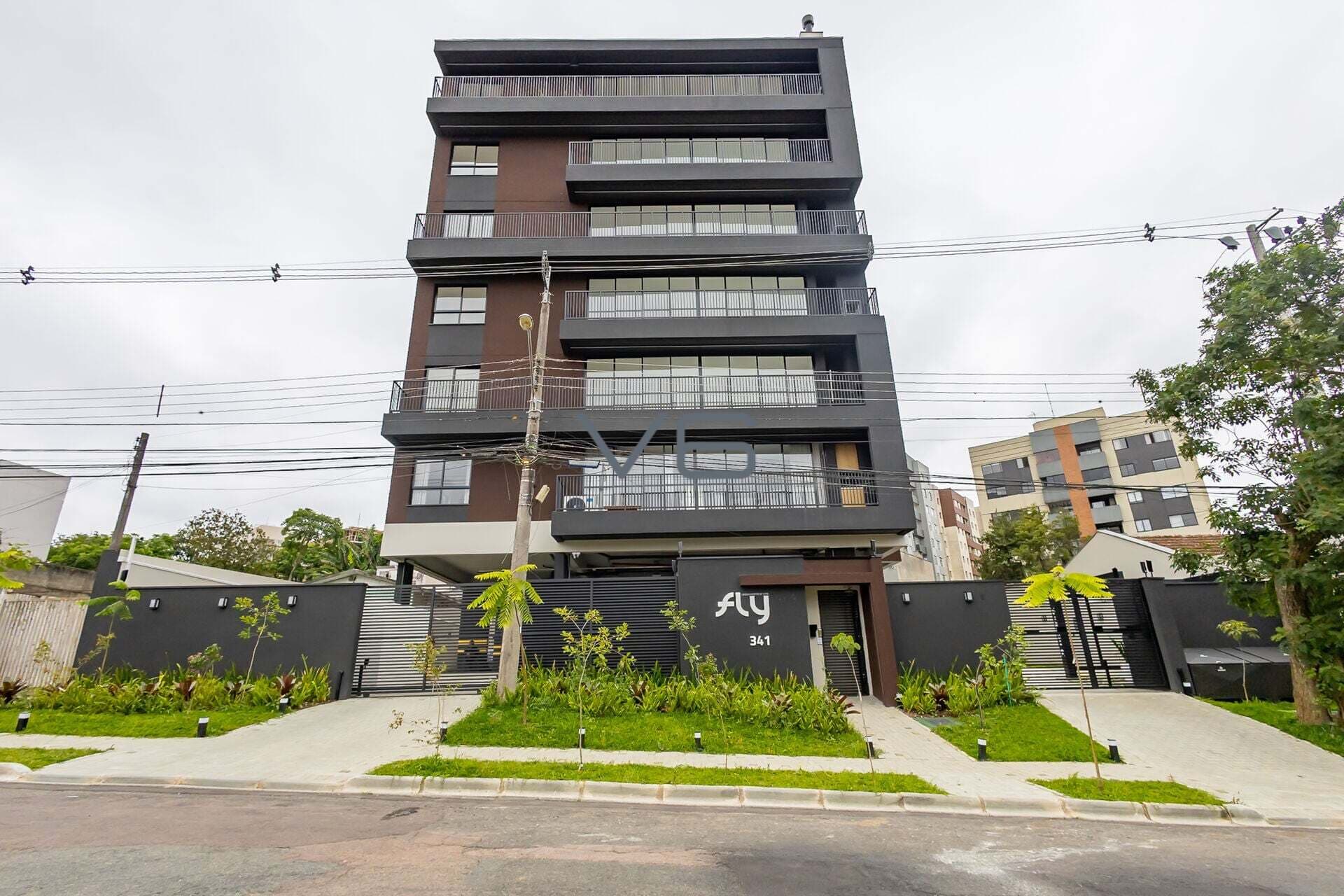 Apartamento padrão com 3 quartos, 95m² privativos, no Cabral, Curitiba - PR.