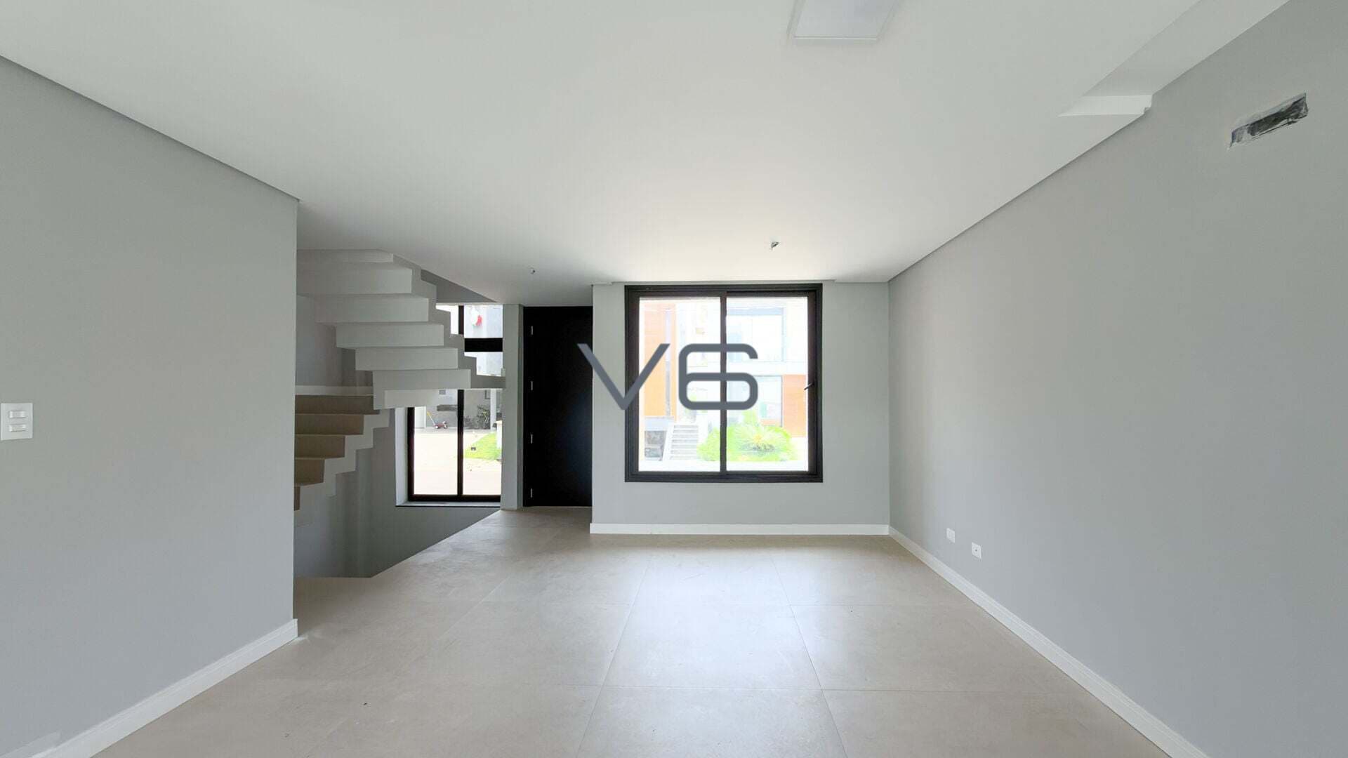 Casa Alto Padrão com 203,69m² privativos, 3 suítes, 2 vagas de garagem, no Santa Cândida, Curitiba - PR.
