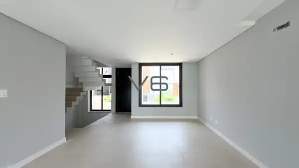 Casa Alto Padrão com 203,69m² privativos, 3 suítes, 2 vagas de garagem, no Santa Cândida, Curitiba - PR.