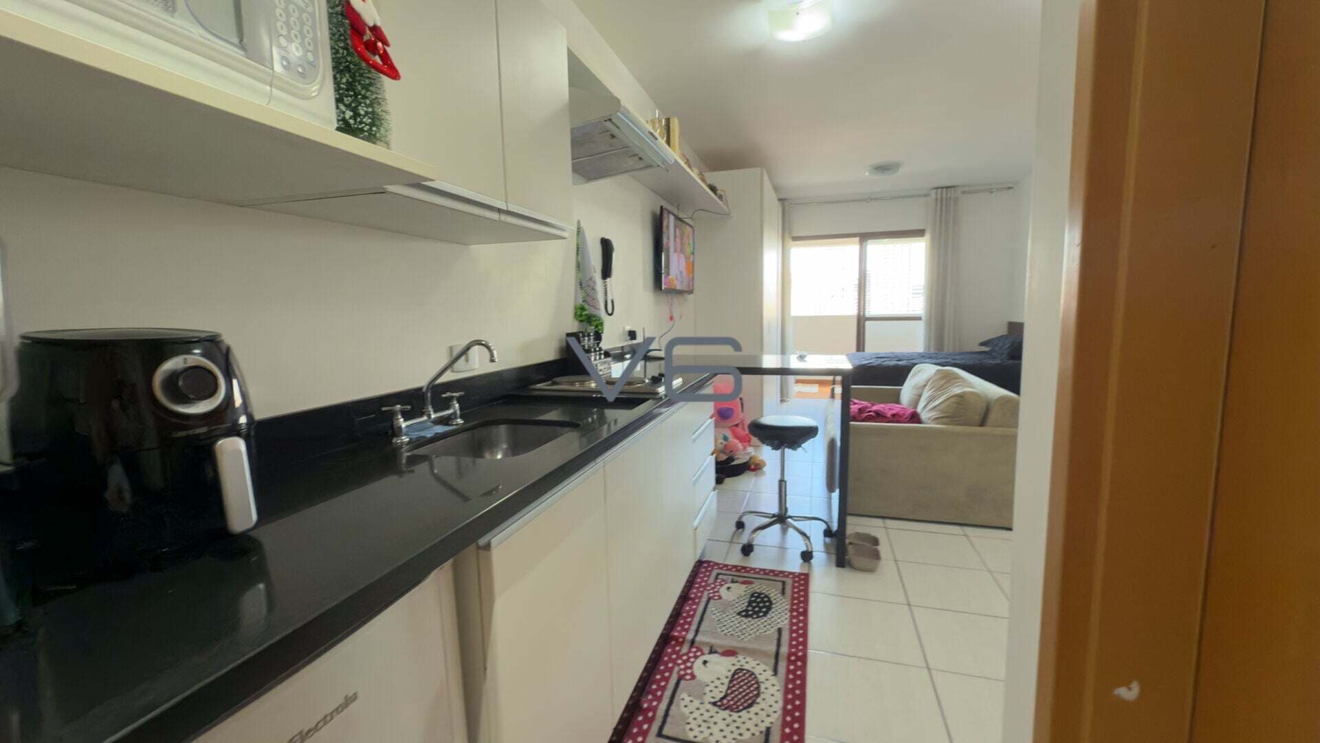 Apartamento Studio mobiliado com 33 m² privativos no Centro de Curitiba - PR.