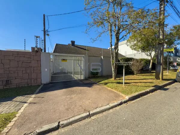 Casa com 4 dormitórios e 1 suíte, 266m² privativos, 6 vagas de garagem, em Santa Felicidade, Curitiba -PR.
