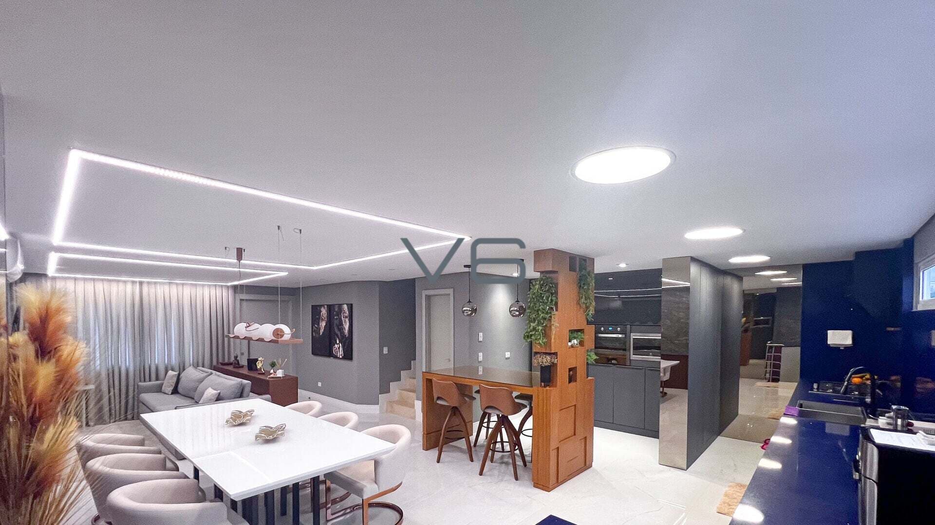 Casa Triplex com 174,47m² privativos, 2 quartos, 3 vagas de garagem, no Uberaba, Curitiba - PR.
