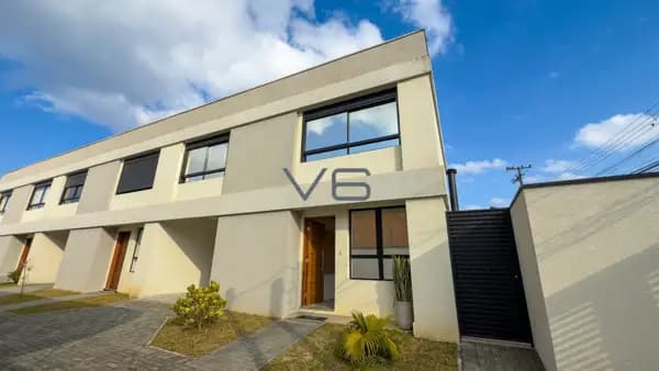 Casa com 125m² privativos, 3 quartos, 2 vagas de garagem, em Santa Felicidade, Curitiba-PR.