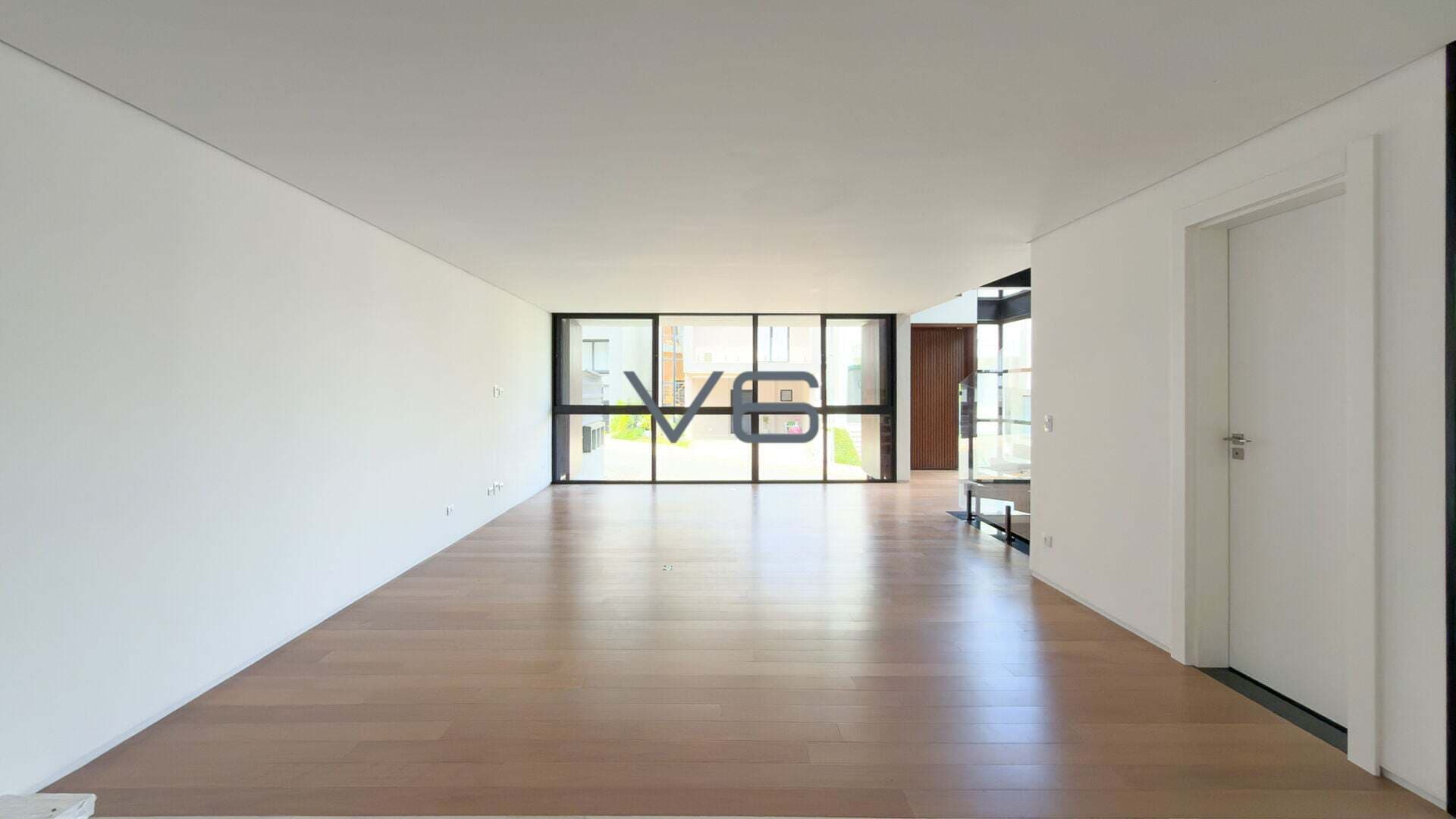Casa Alto Padrão com 308m² privativos, 3 quartos sendo 2 suítes, 2 vagas de garagem, no Campo Comprido, Curitiba - PR.