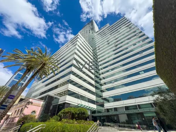Apartamento Padrão com 1 dormitório - 65,38 m² privativos - no Centro, Curitiba - PR.