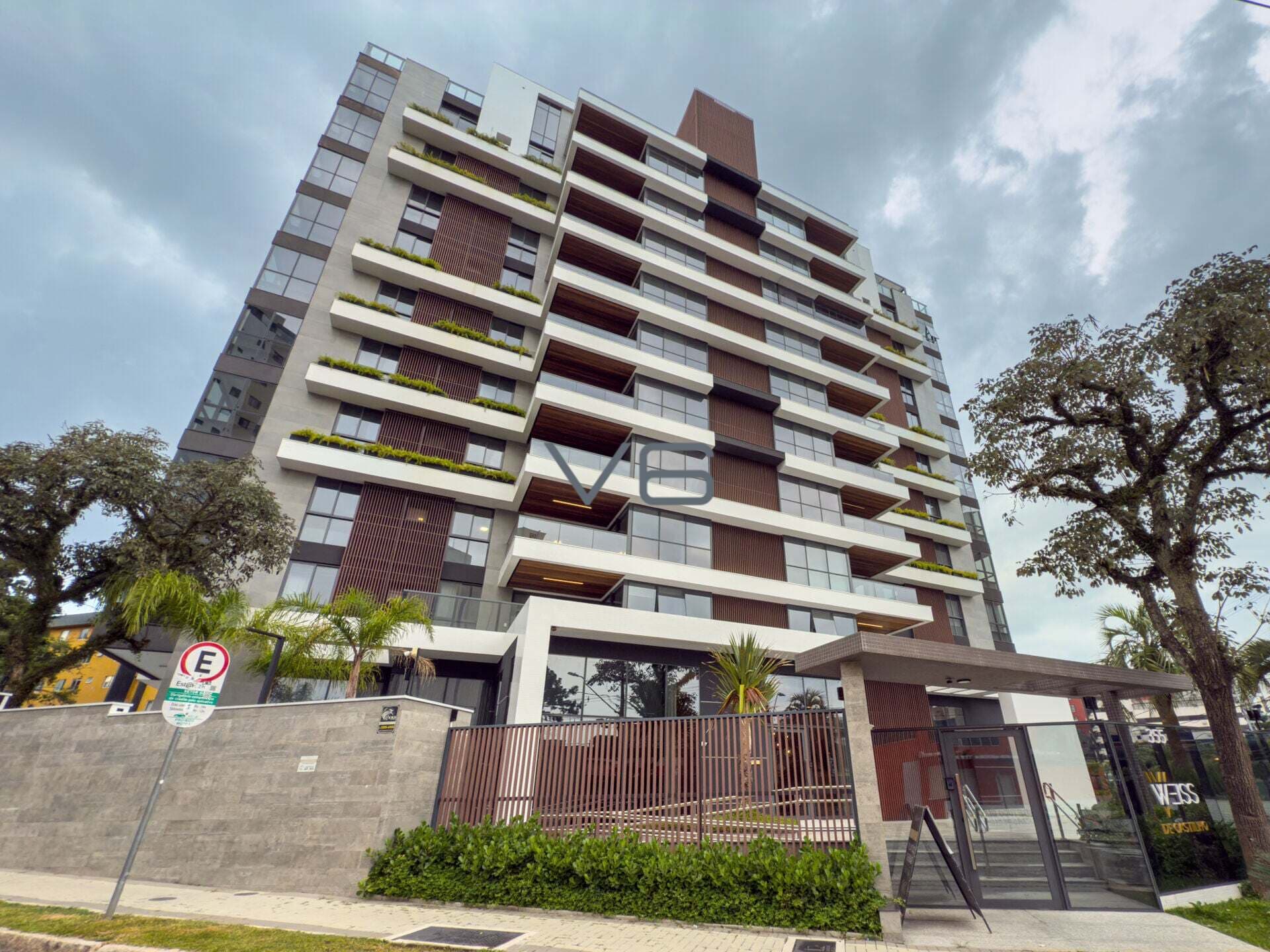 Apartamento Alto Padrão com 200 m² privativos, 3 suítes, 3 vagas de garagem, no Alto da Glória, Curitiba - PR.