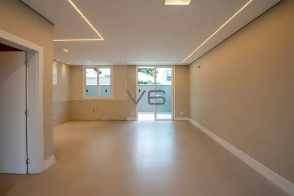 Casa Alto Padrão com 223,95m² privativos, 3 quartos, 2 vagas de garagem, no Santa Cândida, Curitiba - PR.