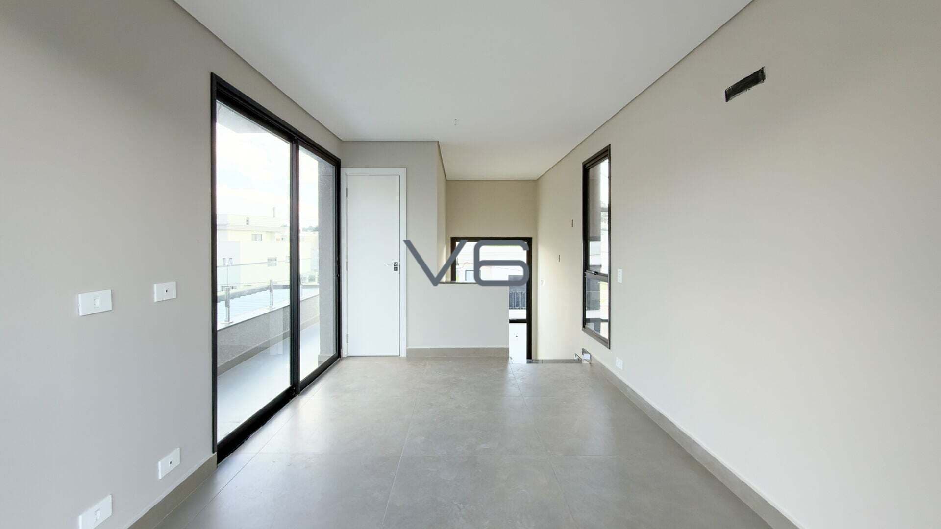 Casa Alto Padrão em Condomínio com 157m² privativos, 3 quartos, 2 vagas de garagem, no Santa Cândida, Curitiba - PR.