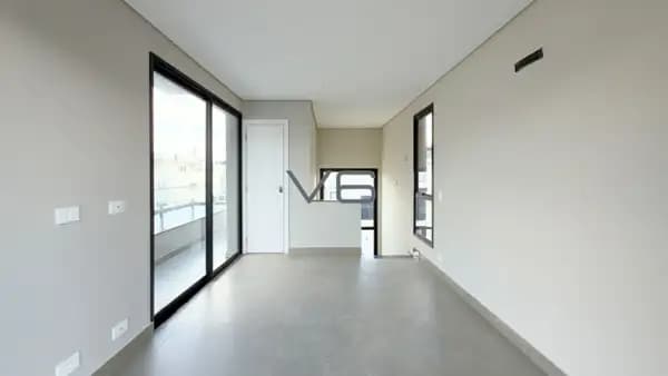 Casa Alto Padrão em Condomínio com 157m² privativos, 3 quartos, 2 vagas de garagem, no Santa Cândida, Curitiba - PR.