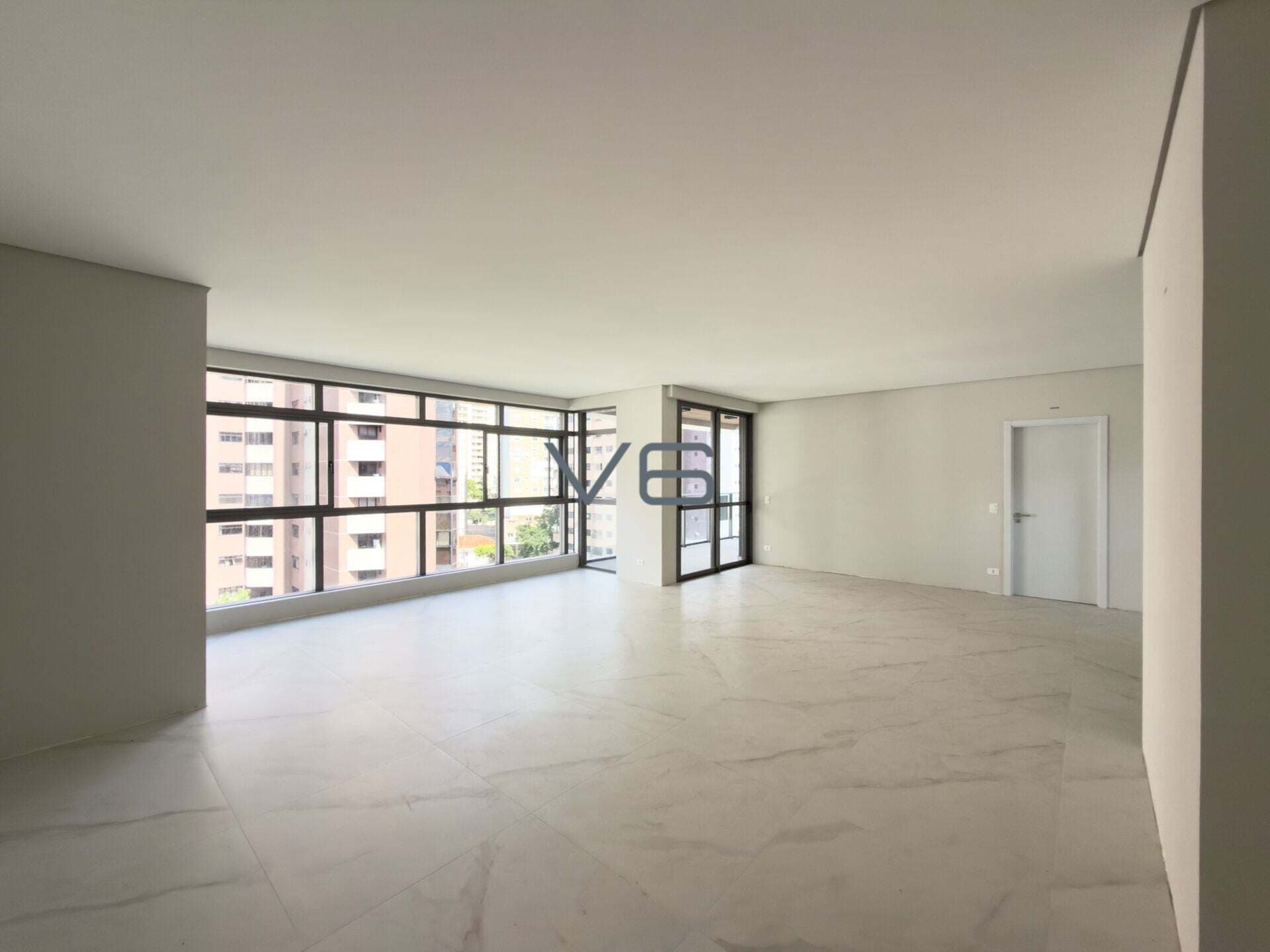 Apartamento Alto Padrão com 171,52 m² privativos, 3 suítes, 4 vagas de garagem, no Água Verde, Curitiba - PR.
