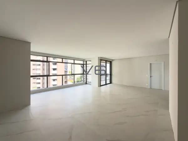 Apartamento Alto Padrão com 171,52 m² privativos, 3 suítes, 4 vagas de garagem, no Água Verde, Curitiba - PR.
