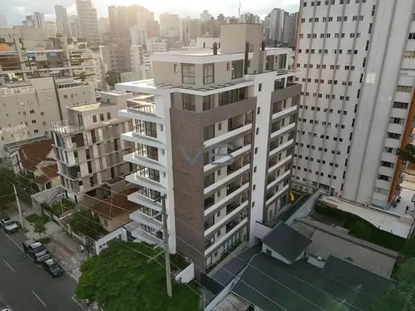 Apartamento Padrão com 3 Quartos - 2 Suítes - 2 Vagas de Garagem - 117,9m² Privativos - no Água Verde, Curitiba-PR.