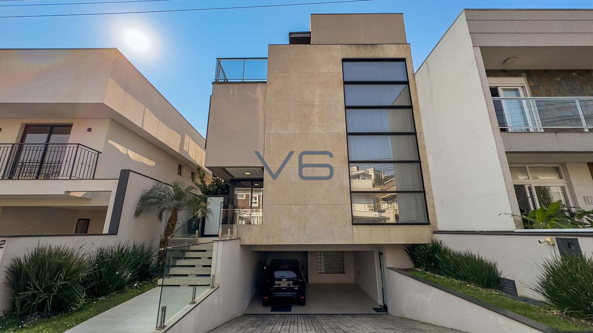 Casa em Condomínio com 3 quartos, 257 m² privativos, 3 vagas de garagem, no Fazendinha, Curitiba - PR.