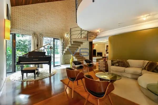 Casa Alto Padrão em Condomínio com 600m² privativos, 5 quartos, 3 vagas de garagem, no Campo Comprido, Curitiba - PR.