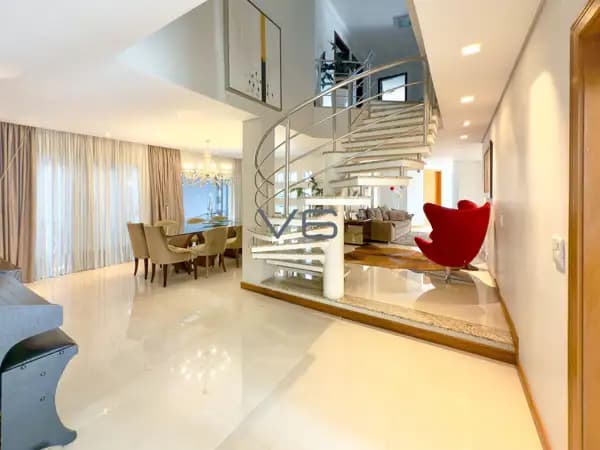 Casa Alto Padrão com 358.83m² privativos, 5 quartos sendo 1 suíte, 4 vagas de garagem, em Cidade Industrial, Curitiba - PR.