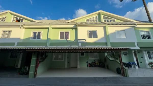 Casa com 123 m² privativos, 3 quartos, 1 suíte, 2 vagas de garagem, no Hauer, Curitiba-Pr