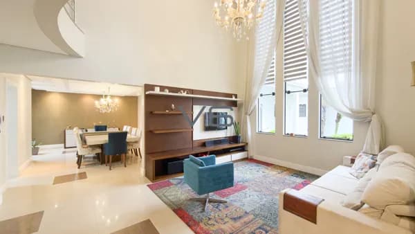 Casa Alto Padrão com 328m² privativos, 3 suítes, 2 vagas de garagem, em Campo Largo, Curitiba - PR.