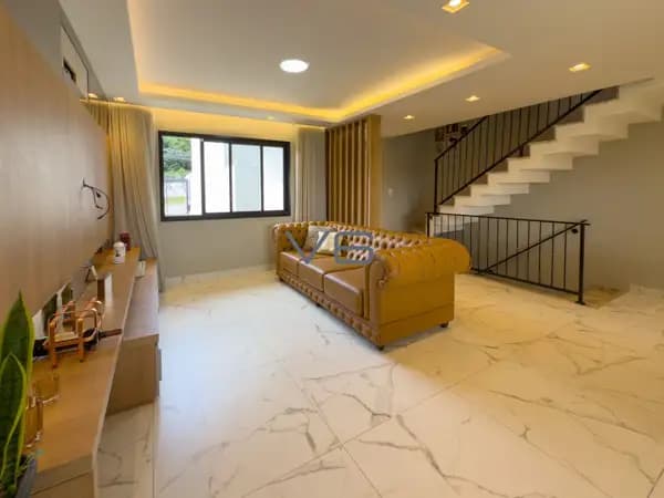 Casa Sobrado com 142m² privativos, 3 quartos, 7 vagas de garagem, no Umbará, Curitiba - PR.