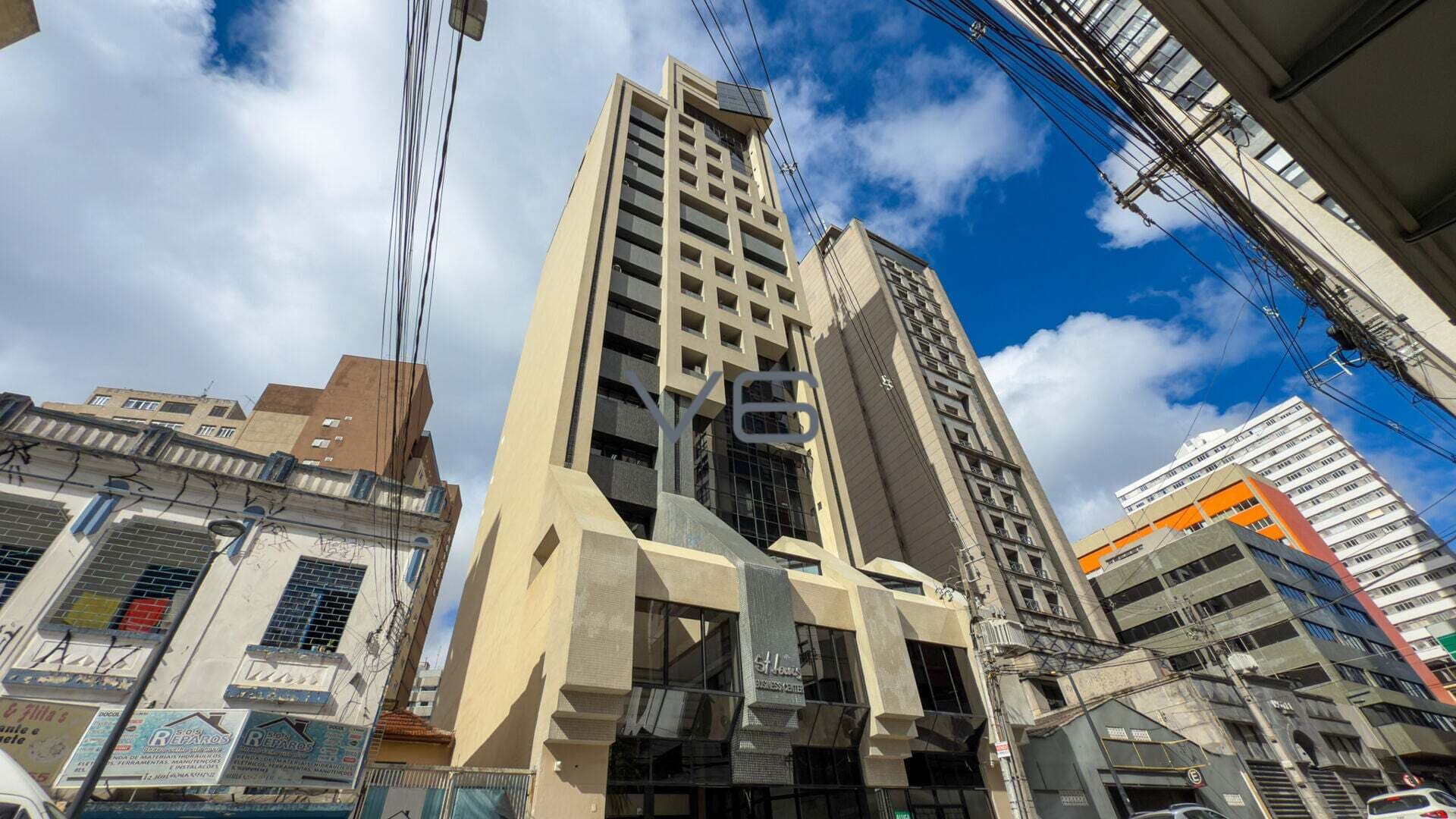 Sala Comercial em edifício com 37,43 m² privativos, no Centro, Curitiba-PR