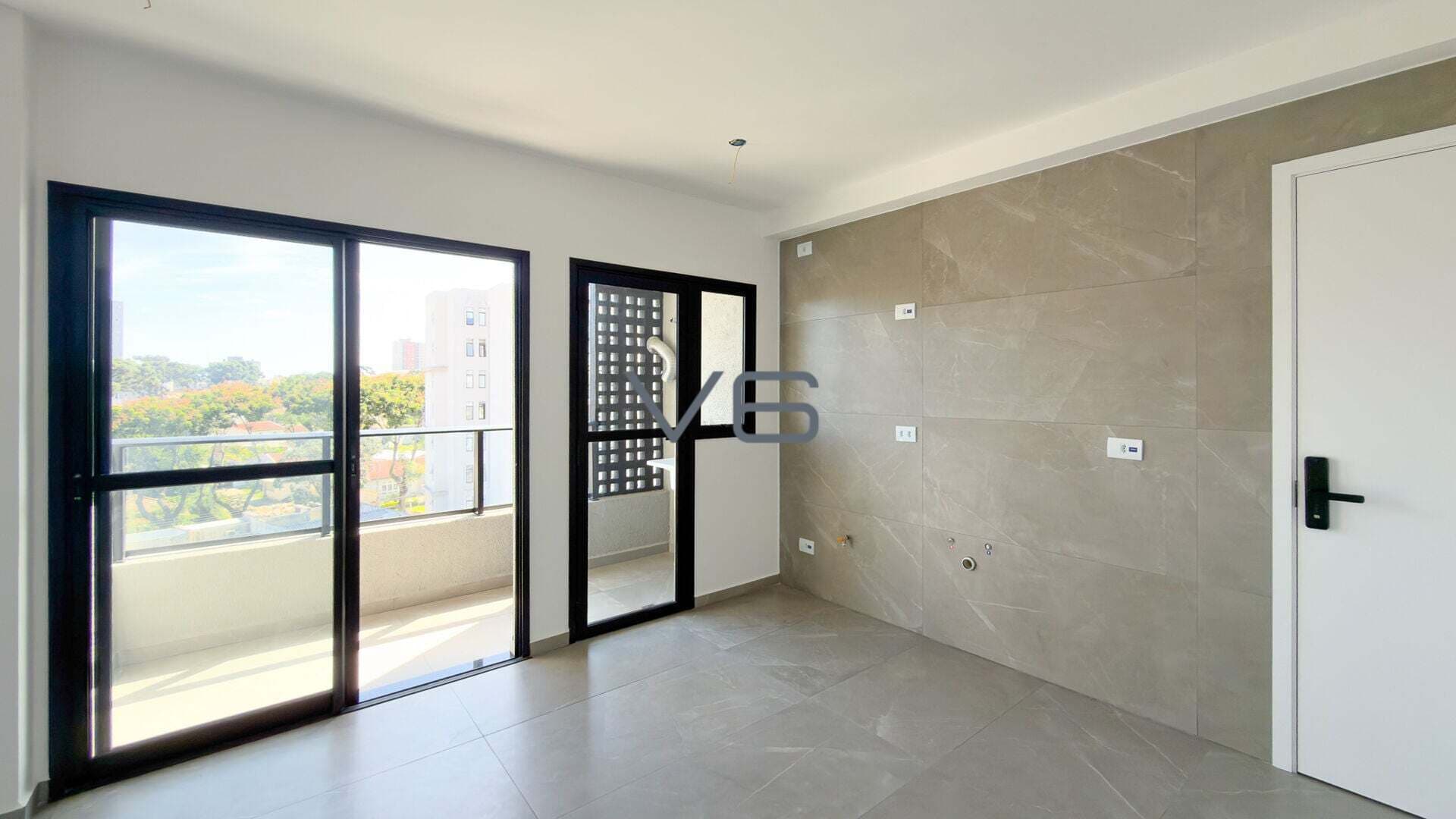 Apartamento Padrão com 2 quartos, 1 vaga de garagem, 47m² privativos, no Capão Raso, Curitiba - PR.