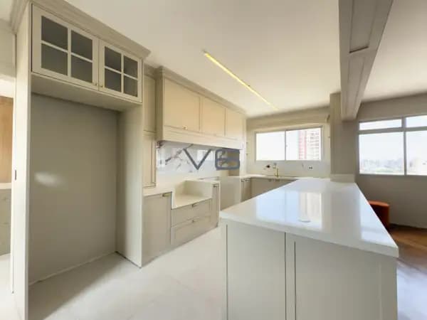 Apartamento Alto Padrão, com 4 quartos, 282.16 m² privativos, 3 vagas de garagem, no Bigorrilho, Curitiba - PR.