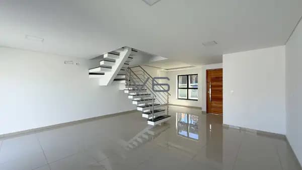 Casa Padrão com 129,91m² privativos, 3 quartos, 2 vagas de garagem, no Pinheirinho, Curitiba - PR.