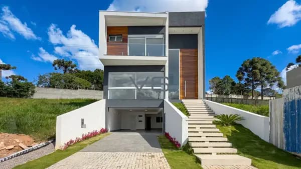 Casa Alto Padrão com 3 suítes, 350m² privativos, 5 vagas de garagem, no Santa Candida, Curitiba - PR.