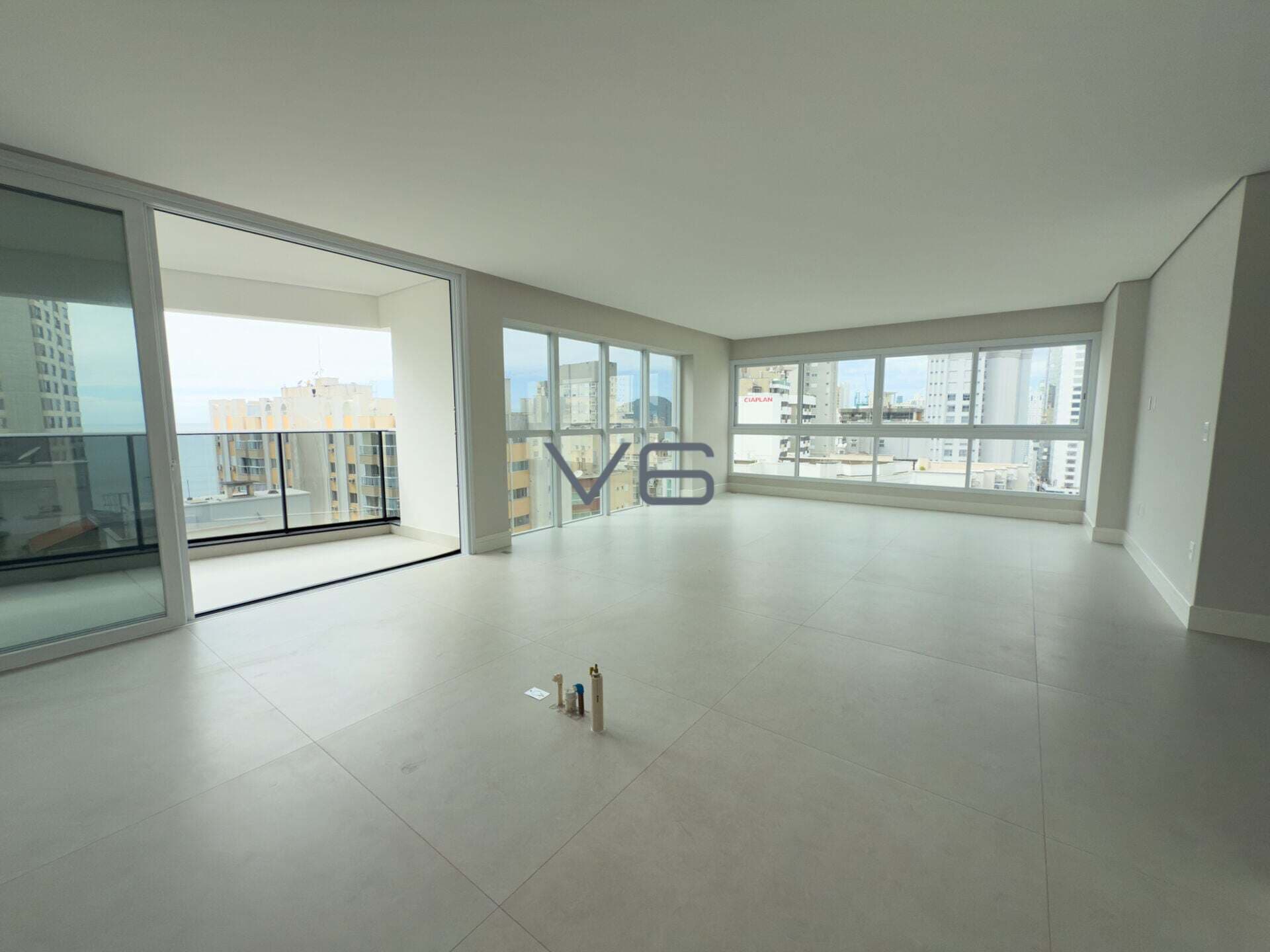 Apartamento Alto Padrão - 04 Suítes - 190m² privativos - em Balneário Camboriú-SC