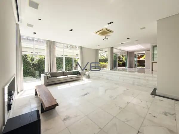Casa em Condomínio com 556,17m² privativos, 5 quartos, 4 vagas de garagem, em Campo Comprido, Curitiba - PR.