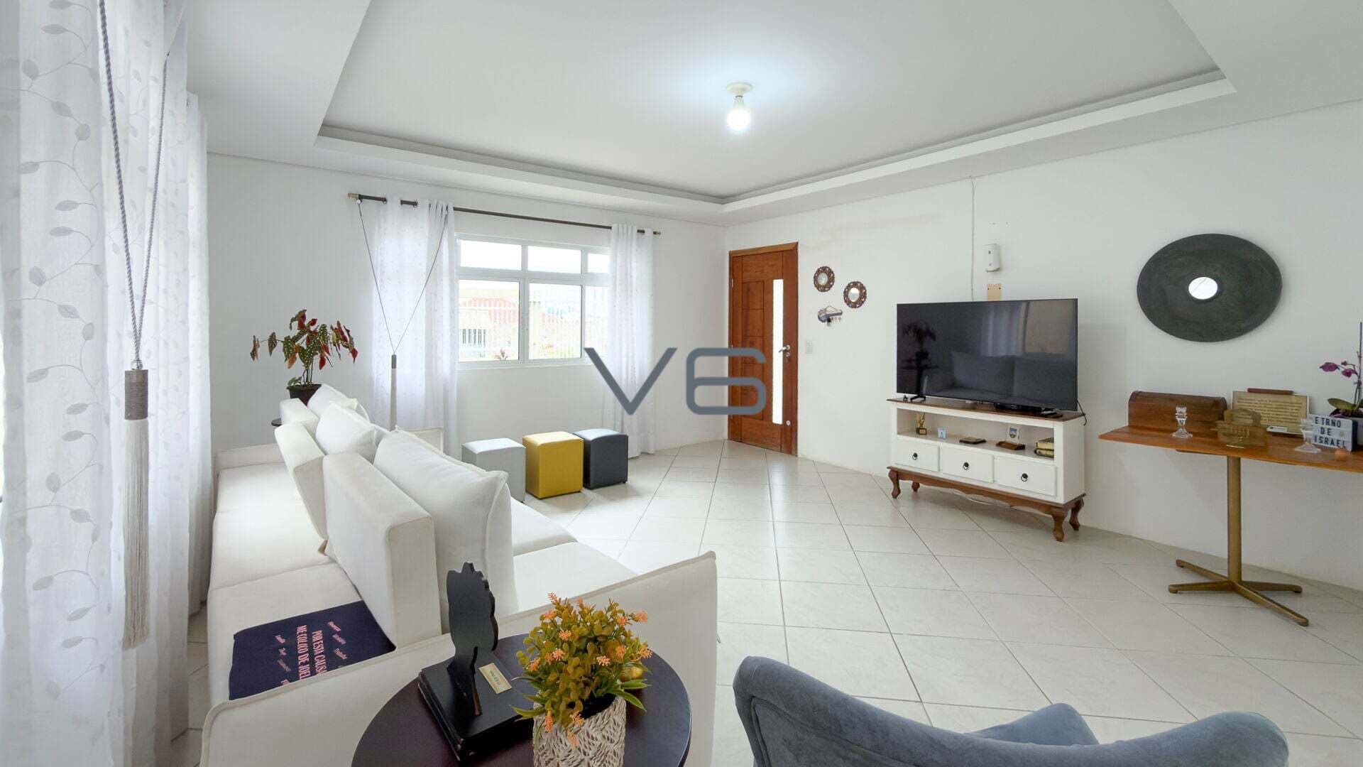 Casa Padrão com 265m² privativos, 2 suítes e 2 quartos, 3 vagas de garagem, no Bairro Alto, Curitiba - PR.